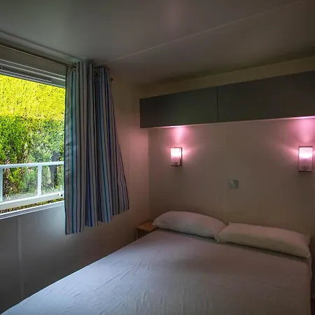 Clara مكان تخييم